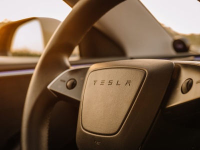 Tesla to firma do wszystkiego i do niczego. Musk właśnie nacisnął przycisk autodestrukcji