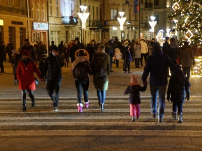 Coraz mniej urodzeń, coraz więcej zgonów. W rok ubyło 157 tys. mieszkańców