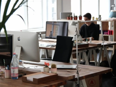 Wyposażenie biura krok po kroku - jakie meble wybrać i dlaczego. Jakie są najlepsze meble biurowe?