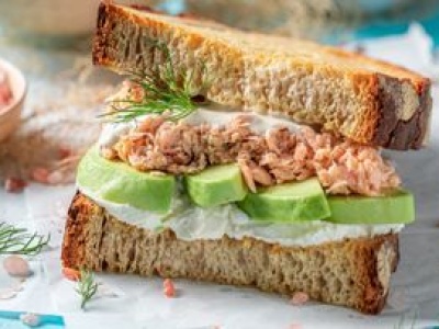 Wieczorne kanapki tylko z tymi składnikami. Na lepszy sen wybierz też dobry napój