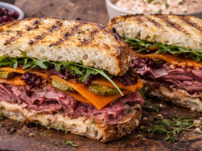 ​Kanapka z pastrami według Mateusza Gesslera, czyli nowojorsko-paryski dialog kulinarny