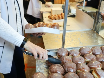 Nie gumowa kula, tylko usmażony rarytas. Kolejka czeka na nie od świtu