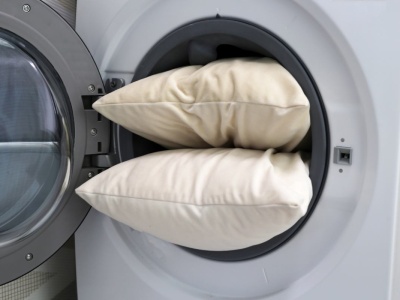 Jak uprać poduszkę z pierza? Metoda 5 kroków. Jeden błąd i będzie do wyrzucenia