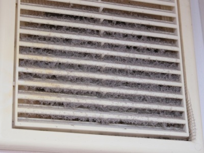 Kratkę wentylacyjną myję tylko tym. Bez szorowania, a czystością aż razi w oczy