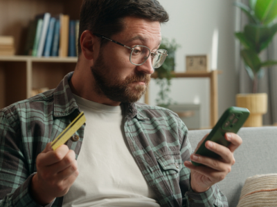 Problemy z logowaniem do banków jasno to pokazały. Rząd miał rację: trzeba szykować skarpetę