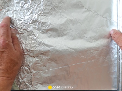 Folia aluminiowa – sprzymierzeniec w kuchni czy ukryte zagrożenie? O czym trzeba pamiętać