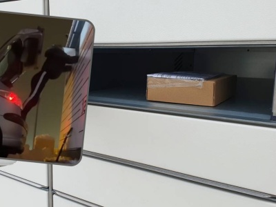 Ma 152 cm wzrostu. Pokazała, jak wyjmuje paczkę z górnej skrytki. Wideo to hit