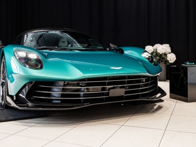 Aston Martin Valhalla trafił na polskie drogi. 1079 KM i ponad 4 mln zł