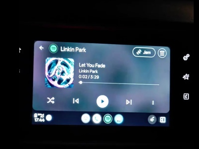 „Masz rację, Gemini. Dziękuję, Gemini”. AI wpada w pętlę i zaczyna rozmawiać sama ze sobą