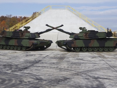 „Zwiększamy współpracę przemysłową z Polską ws. Abramsów”