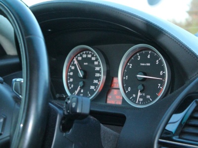 Obroty, które mogą zniszczyć silnik. Kierowcy nie mają pojęcia, jak wielki błąd popełniają