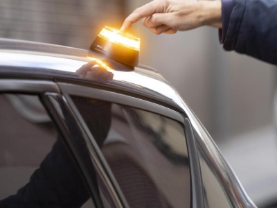 Te światła awaryjne V16 utraciły homologację. Sprawdź, czy masz ważny model