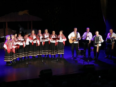 Atmosferę świąt przypomniano podczas kolędowania z biskupem