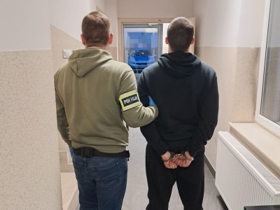 Chciał sprzedać kilogram środków odurzających. Wszystko miał gotowe w mieszkaniu