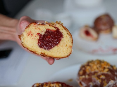 Ten patent na nadziewanie pączków ratuje każdy wypiek. Nic nie wypływa