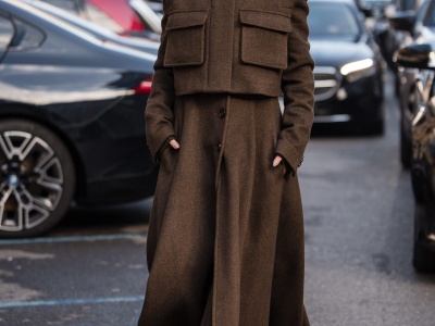 Kurtka krótsza niż myślisz. „Cropped Outerwear” to nowy balans dla spódnic i spodni z wysokim stanem