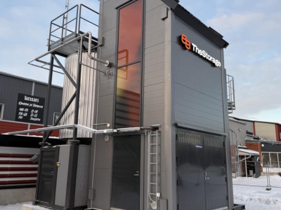 Fińska „bateria piaskowa” zmienia zasady gry. W hutach i browarach