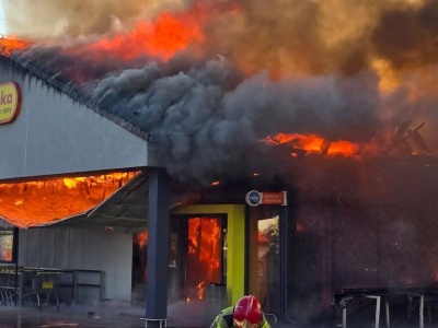 Potężny pożar w Polkowicach. Biedronka w ogniu