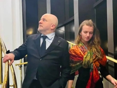 Kowal pochwalił się wizytą w Teatrze Narodowym. Wszystko pomieszał - internet w śmiech