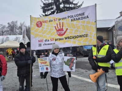Protestowali przeciwko przebiegowi S7 mimo kilkunastostopniowego mrozu (Galeria)