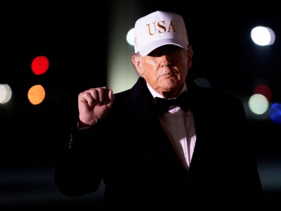 W stronę Bliskiego Wschodu lecą samoloty USA. Trump poważnie rozważa uderzenie na Iran?