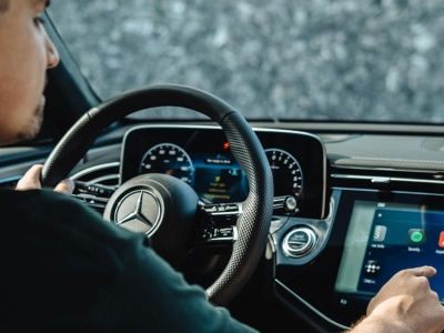 To najbardziej wkurza kierowców w nowych autach. 60 proc. naciska 