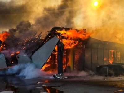 Pożar Biedronki. Sklep spłonął doszczętnie, po czym się zawalił (zdjęcia)