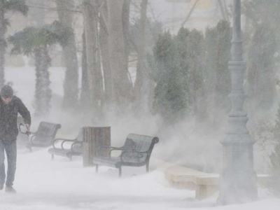 Gigantyczne mrozy paraliżują Polskę. Miasta walczą z potężnymi awariami. Tysiące ludzi bez ciepła