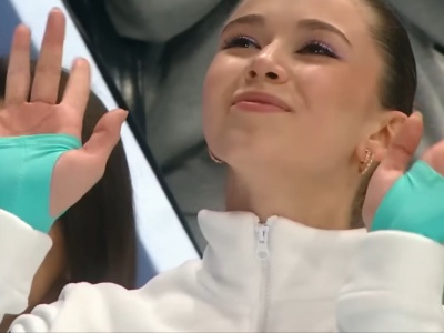 Ulubienica Putina na kolanach. Wszyscy widzieli