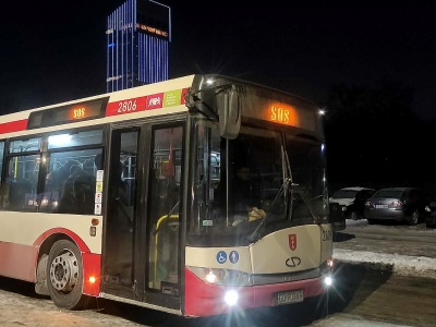Ciepły posiłek i pomoc ratownika. Autobus SOS znów na ulicach Gdańska