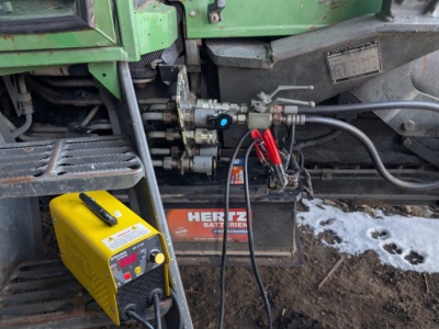 Rozruch silnika z boosterem elektrycznym - to może skończyć się kosztowną awarią. Czego unikać?