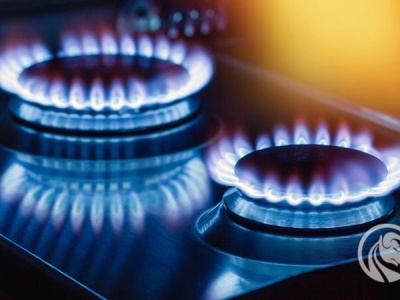 Rynkowa huśtawka na rynku surowców energetycznych: gaz ziemny traci 17% w reakcji na prognozy cieplejszej pogody