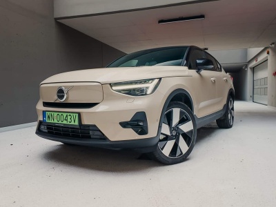 Test: Volvo EC40 – jak jeździ się elektrykiem w zimie?