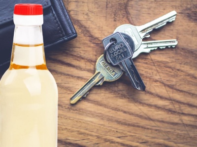 Coraz więcej osób spryskuje klucze octem. Powód może zaskakiwać