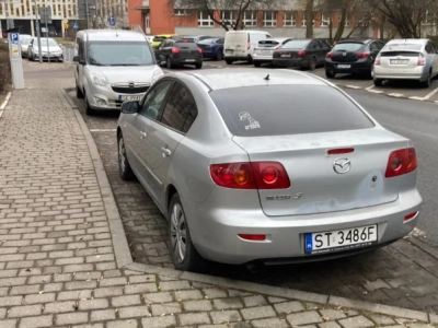 MZUiM nakłada dodatkowe opłaty za nieopłacony postój na parkingu na osobę, która nie jest i nigdy nie była właścicielem skontrolowanych samochodów