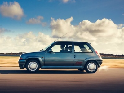 Renault 5 z kapsuły czasu: 12 km przebiegu i 43 lata ciszy w garażu