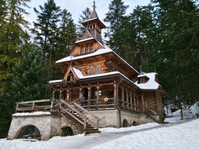 To jeden z najpiękniejszych zabytków Podhala. Drewniana kaplica robi wrażenie