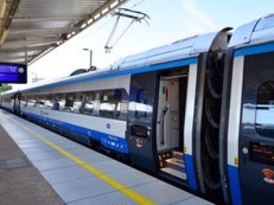PKP Intercity szuka rąk do pracy. Tyle średnio płaci maszynistom