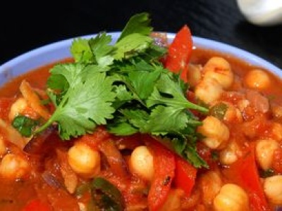 Dodaję do fasolki. Tak smaczne i syte, że nikt nie zatęskni za kiełbasą