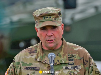 Amerykański generał zwrócił się do Europejczyków. 