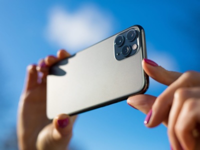 iPhone’a zmienisz w prawdziwy aparat. Pokazali unikalny gadżet