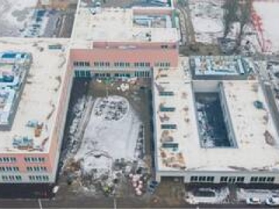 Na południu Wrocławia powstaje gigantyczna szkoła na 1,2 tys. dzieci. Budynek jest już prawie gotowy