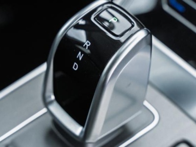 Jak działa samochód hybrydowy ze skrzynią DHT? Zalety i wady tego rozwiązania