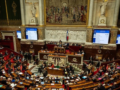Burza we Francji, wnioski o wotum nieufności. Parlament zadecydował