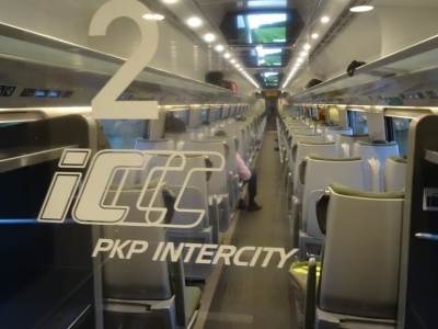 Pociąg Express Intercity utknął w szczerym polu bez ogrzewania