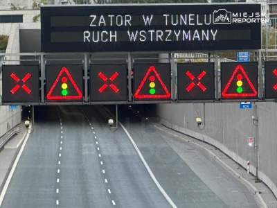 Poranny korek na S2 po zderzeniu trzech aut między Puławską a Lotniskiem