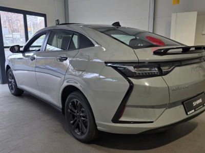 Rocznik 2025 obniżył cenę do 85 tys. zł. Ten 4,7-metrowy sedan ma automat i spojler w standardzie