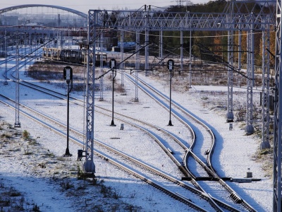 Wykolejenie pociągu pod Warszawą. 6 wagonów spadło z nasypu