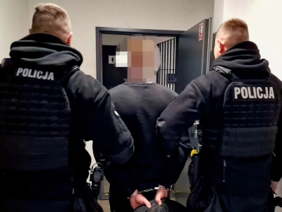 Agresywny pasażer groził taksówkarzowi przedmiotem przypominającym broń palną