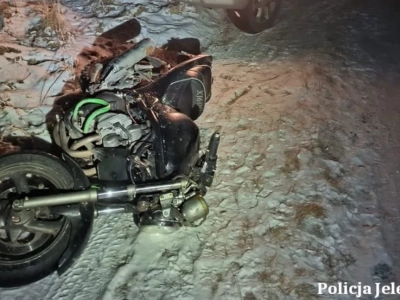 Motocyklista bez uprawnień i na cudzych tablicach uciekał przed policją